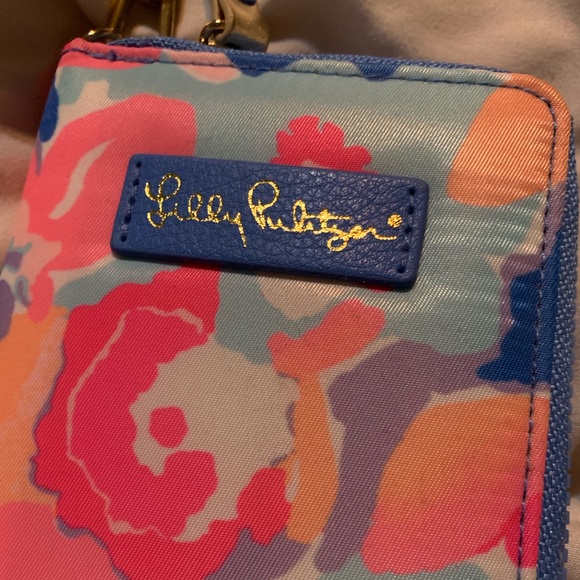 Lilly Pulitzer iphone wristlet - Picture 2 of 4